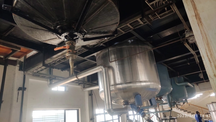 Stainless steel reaction vessel and industrial fan assembly